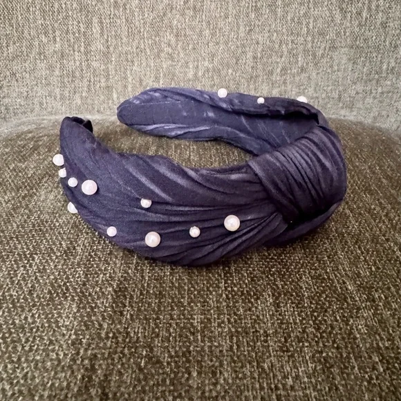 Anthropologie Everly Pleated Pearl Knot Headband Black - Picture 4 of 7